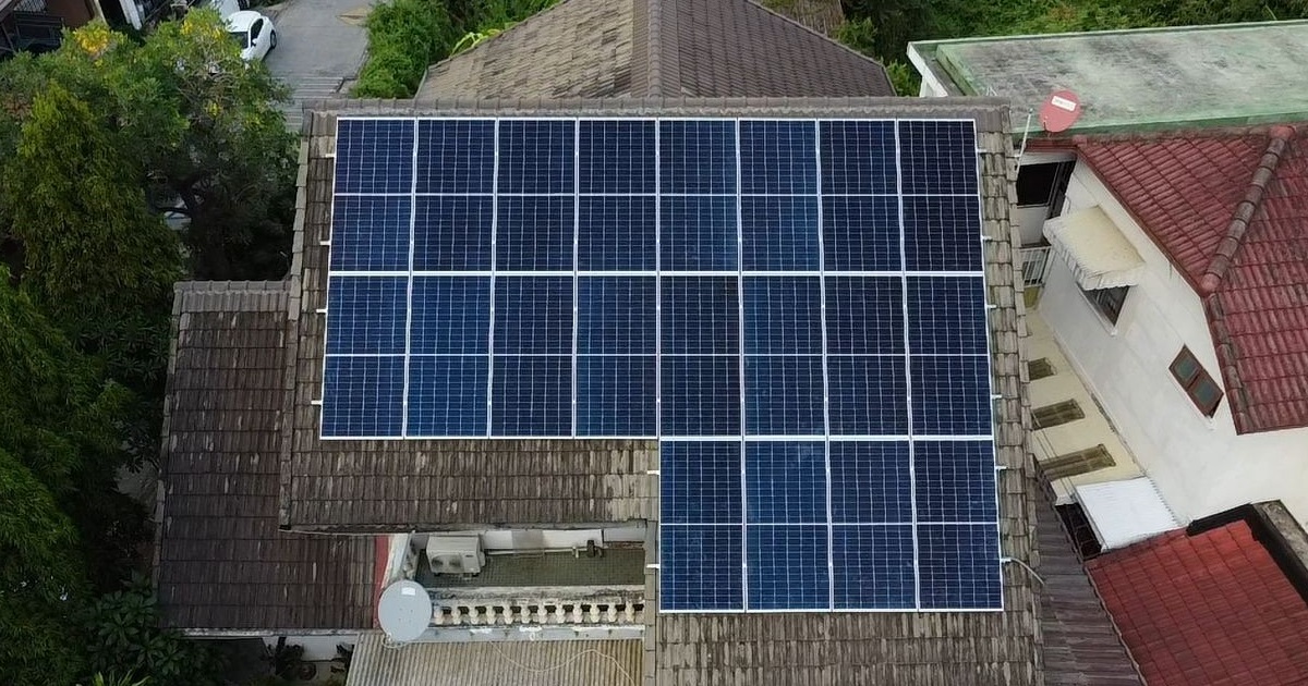 Solar installer